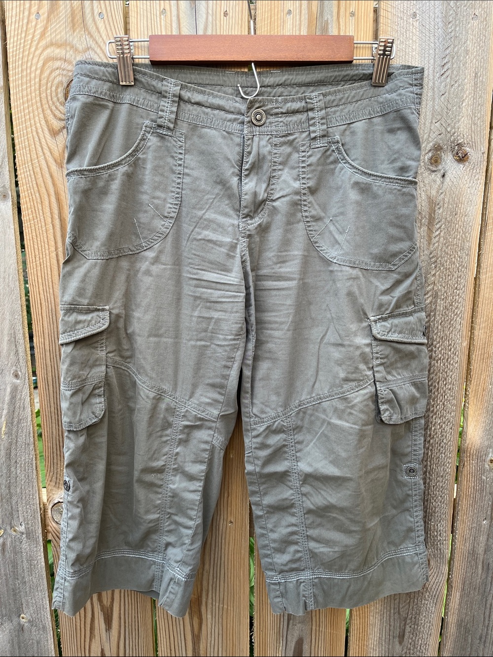 KUHL Kontra Cargo Capri Pants in Olive Green Size 8